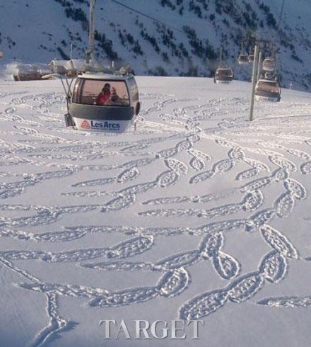 令人震惊的雪地画作