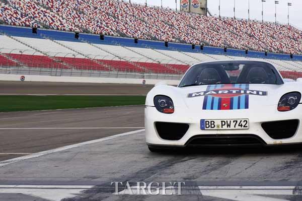 感受独行者白色918 Spyder在赛道上轰鸣
