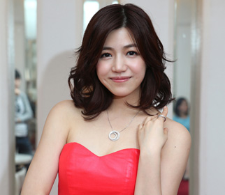 陈妍希佩戴卡地亚全新珠宝优雅亮相 独特气质演绎曼妙风情