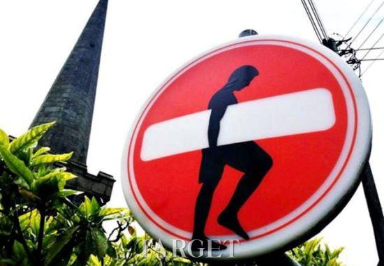 英国交通标志创意涂鸦 扮靓当地街道