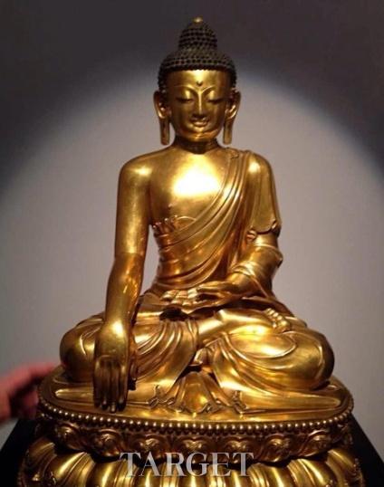 珍贵明代铜佛像 苏富比2亿多港元落槌拍卖