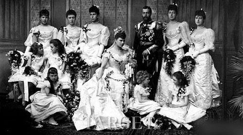 追溯英王室200年婚纱演变史