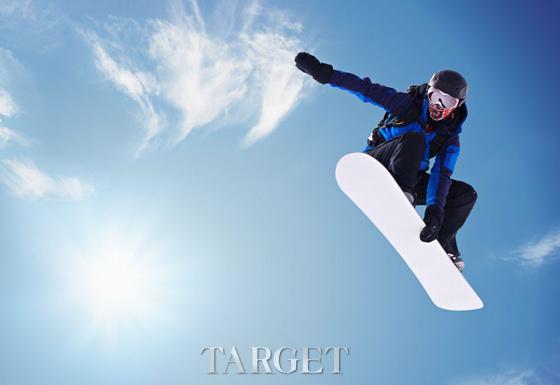 冬日空中滑板 享受蓝天里的“冲浪”