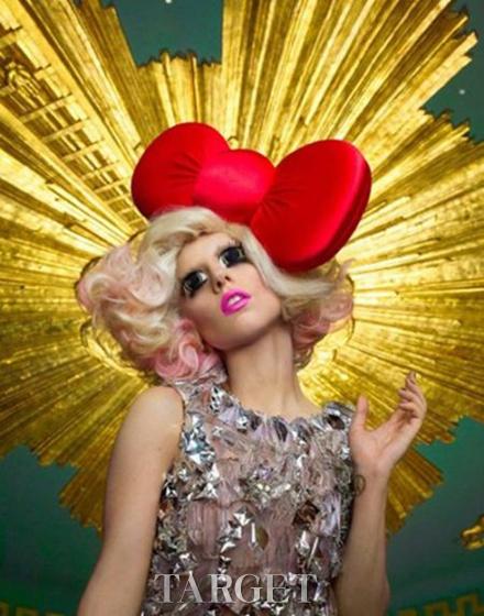 Lady Gaga慈善拍卖限量版凯蒂猫特制玩偶