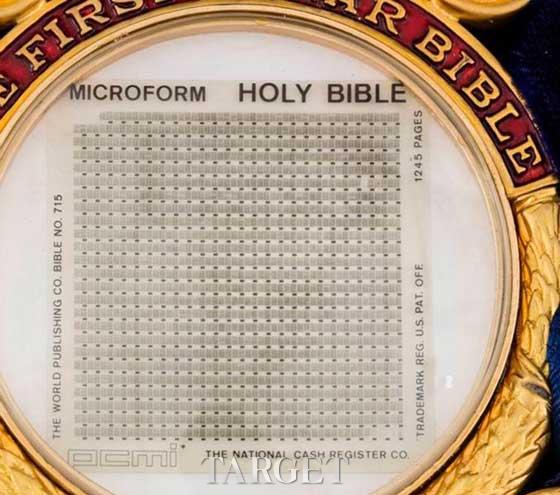 两度“遨游太空” 世界罕见微缩圣经在美拍出 