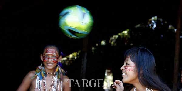 世界杯风潮下的“雨林足球炫技”