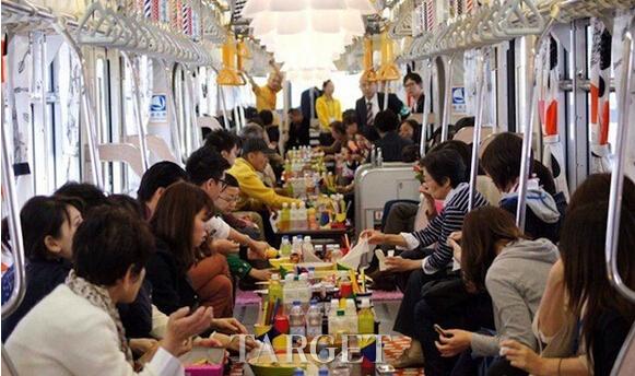 宜家在日本包下一辆地铁做宣传