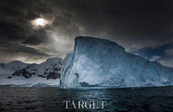 搏击南极冰川海浪 感受美轮美奂的自然雕琢