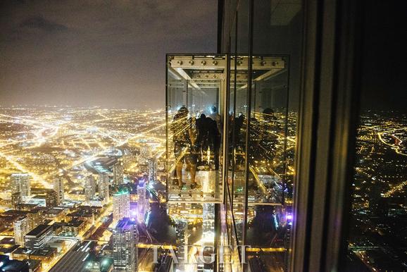 全球七大恐怖悬空玻璃步道 极致俯瞰美景