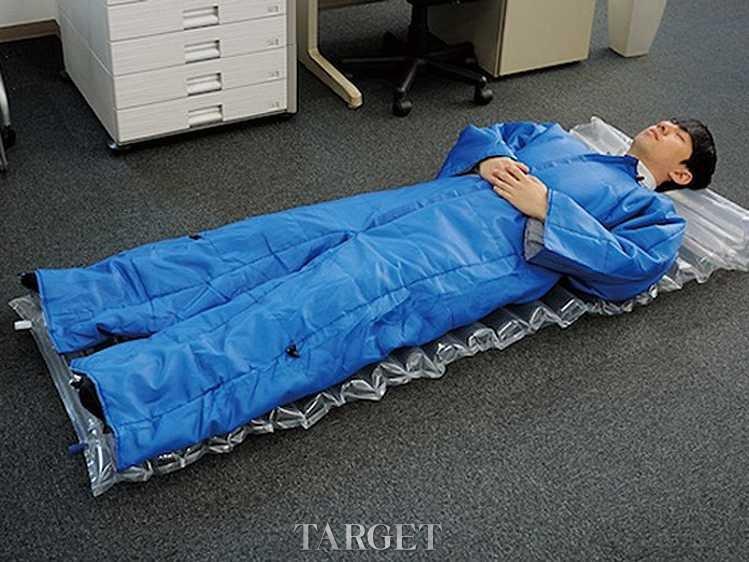 神发明！一张可穿戴的“床” 让你想睡就睡