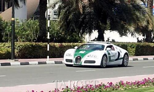 百万“白绿配”顶级跑车 迪拜打造全宇宙最奢侈警局