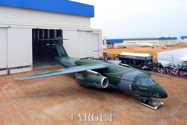 巴西航空工业公司KC-390军用运输机成功下线