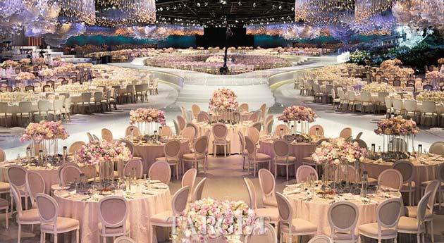 迪拜“土豪”婚礼 6500颗施华洛世奇水晶梦幻打造