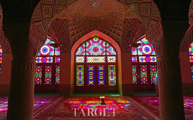 彩釉光影 图赏美轮美奂的粉红清真寺