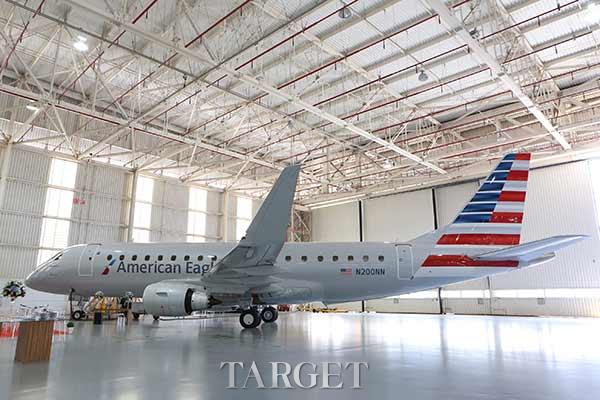 巴航工业向美国航空交付首架E-喷气系列飞机