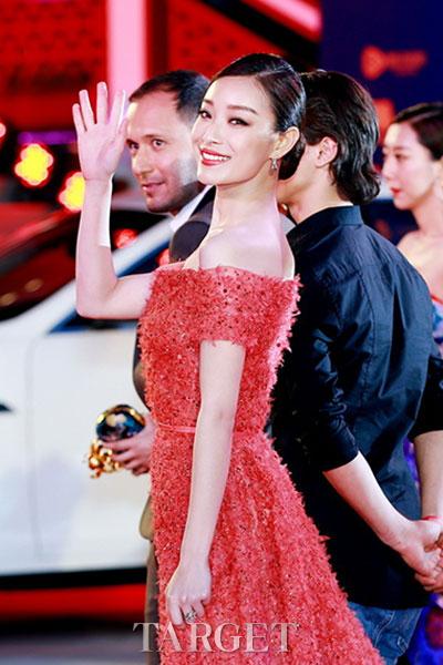 北京国际电影节开幕　红毯上演“爱恨”就在一瞬间