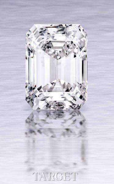 100.2克拉“足色全美”钻石登拍场 1.37亿拍出