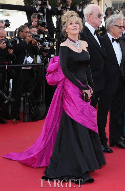 众星身着Schiaparelli高定礼服出席戛纳电影节