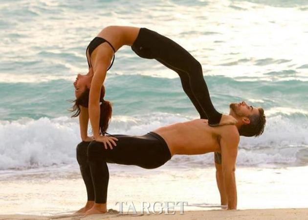 塑造完美肌肉线条 男性瑜伽助你伸展减压