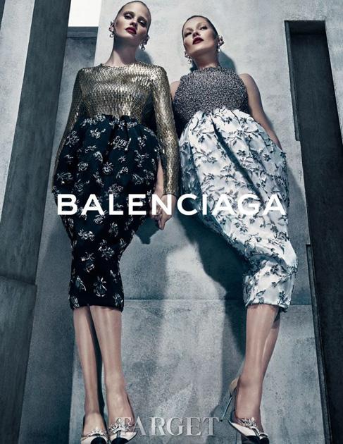 两大跨时代超模打造出神秘感萦绕的Balenciaga