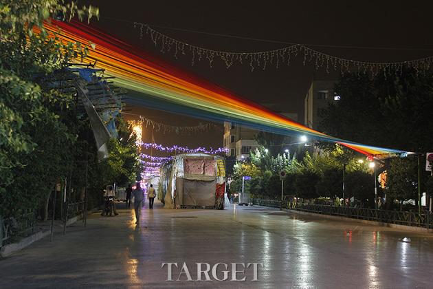 德黑兰大街首现“低音彩虹”守护静谧的夜