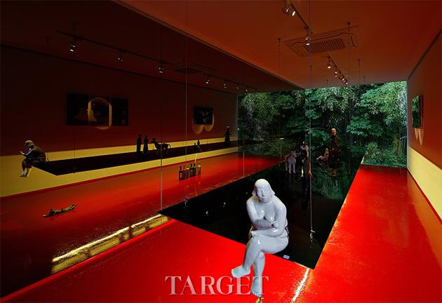 森林深处的互动艺术 由镜子覆盖的陶艺展馆