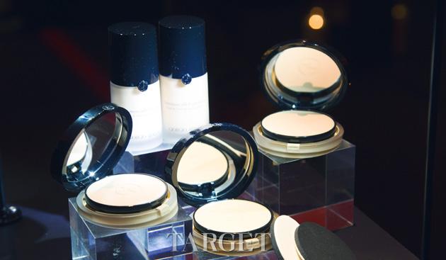 Giorgio Armani双效粉饼 延续优雅精致的美学触感