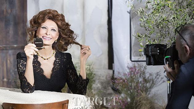 81岁女星Sophia Loren与D&G联合推出同名唇膏
