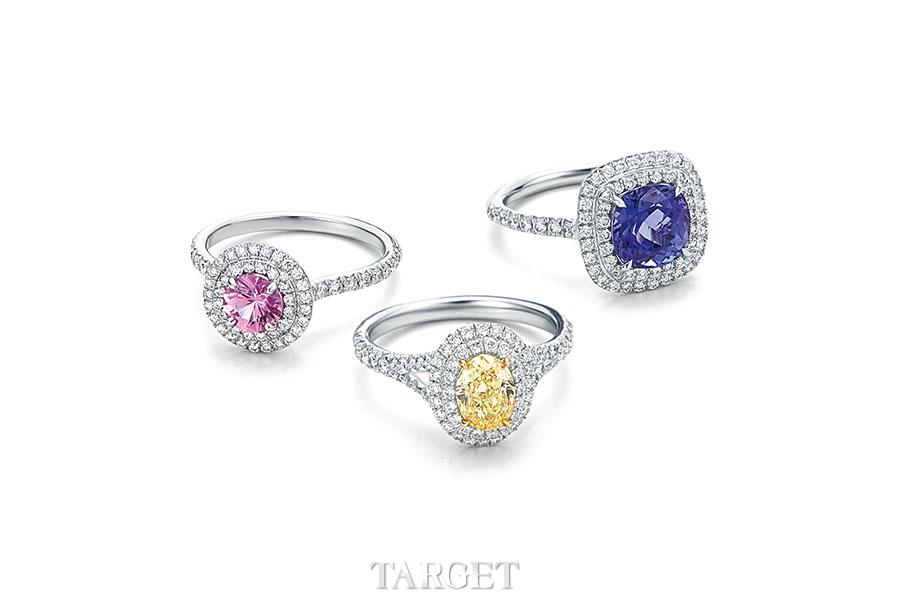 自左向右：Tiffany & Co.蒂芙尼 Soleste系列铂金镶嵌粉红碧玺和钻石戒指，铂金镶嵌黄钻和白钻戒指，Soleste系列铂金镶嵌坦桑宝石和钻石戒指。