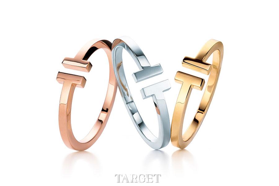自左向右：Tiffany & Co.蒂芙尼Tiffany T 18K玫瑰金手镯，18K铂金手镯，18K黄金手镯。