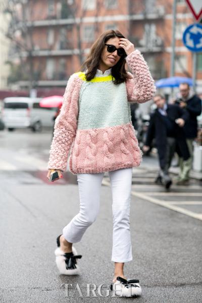 整个冬日都弥漫着 Oversize 大毛衣的时尚感