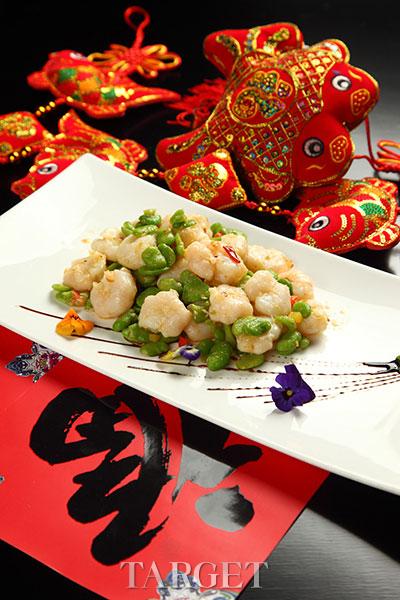 北京中国大饭店夏宫餐厅推出“金猴闹春”团圆晚宴