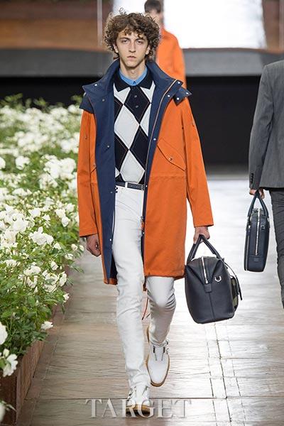 杨洋身着Dior Homme2016夏季系列前往巴黎时装周