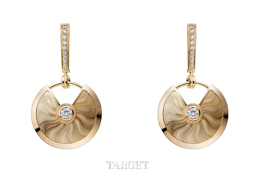 Amulette de Cartier系列　扭索雕纹金耳环，小号款　18K黄金，镶嵌20颗圆形明亮式切割钻石，总重0.27克拉。