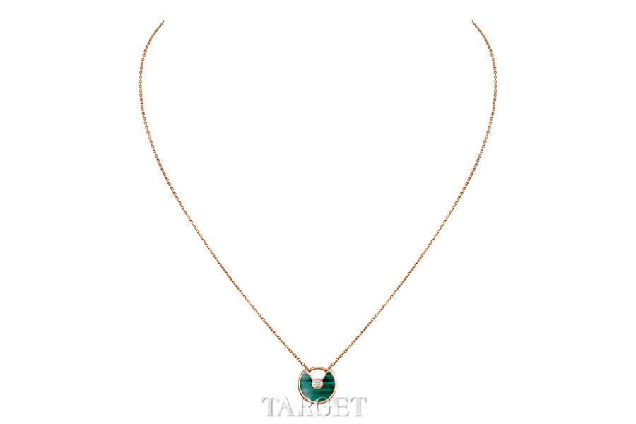 Amulette de Cartier系列孔雀石项链，超小号款　18K玫瑰金，孔雀石，镶嵌一颗圆形明亮式切割钻石，重0.02克拉。