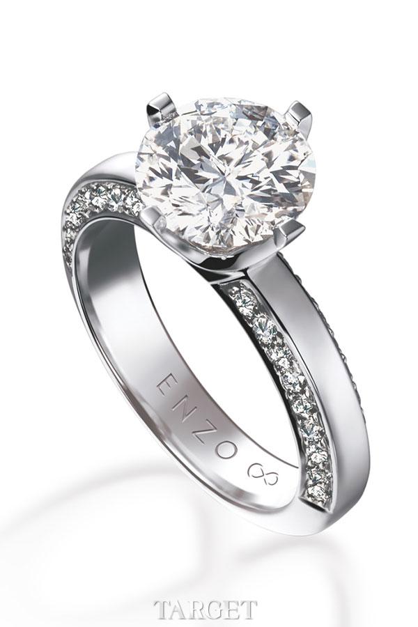 独有88个刻面以及刻有“永恒”符号 “∞”的ENZO88系列钻石戒指寓意无限爱意和永恒承诺。