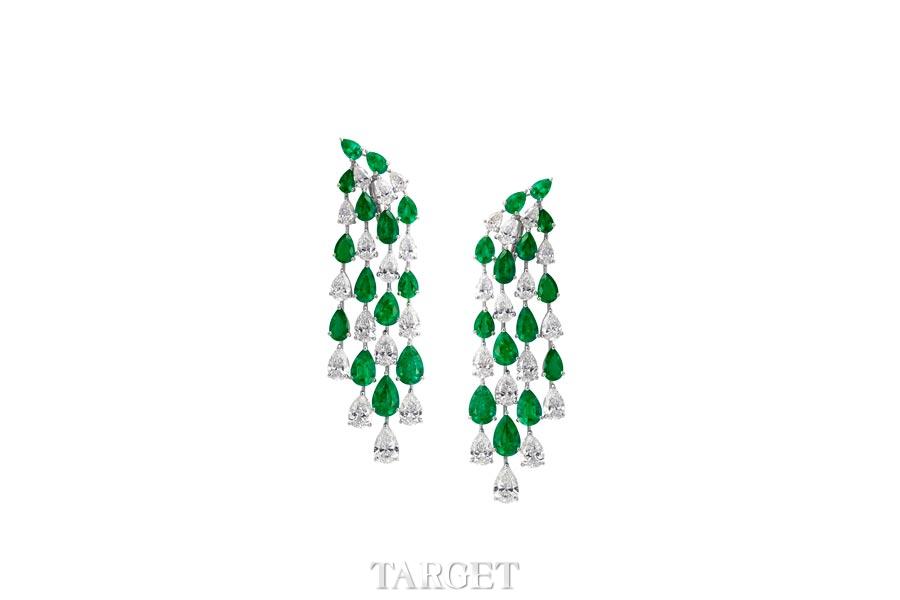 格拉夫梨形祖母绿和钻石耳环，钻石共重16.98克拉，祖母绿共重20.09克拉。