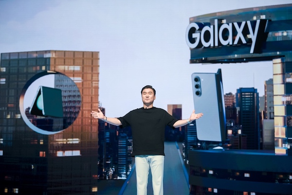 三星Galaxy Z Fold5|Z Flip5及生态新品中国发布 加速智能生活方式升级 一起折叠 乐享生活 三星Galaxy Z Fold5|Z Flip5中国发布
